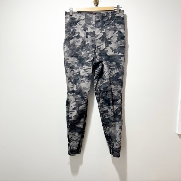 Spanx Stretch Twill Cargo Jogger Pants Size Large Camouflage Camo Ankle Zip - Picture 3 of 12